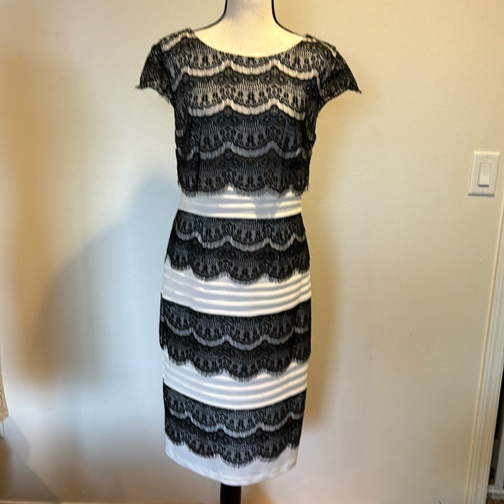 Melrose midi dress with pleating and black lace